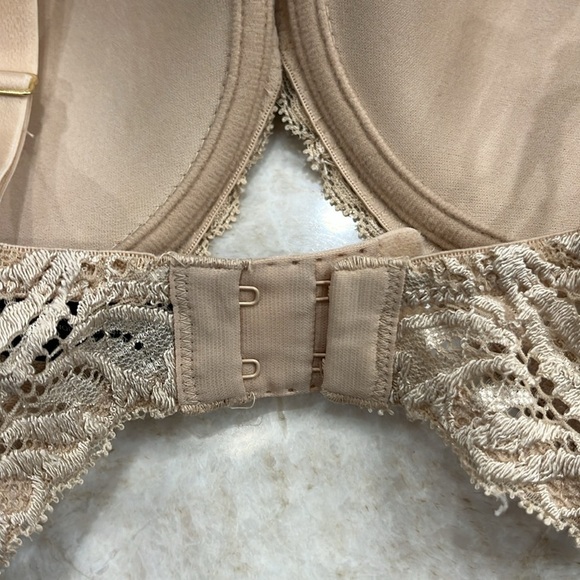 Natori | Feathers Plunge T-Shirt Bra | Cafe | 30DDD - Picture 10 of 11